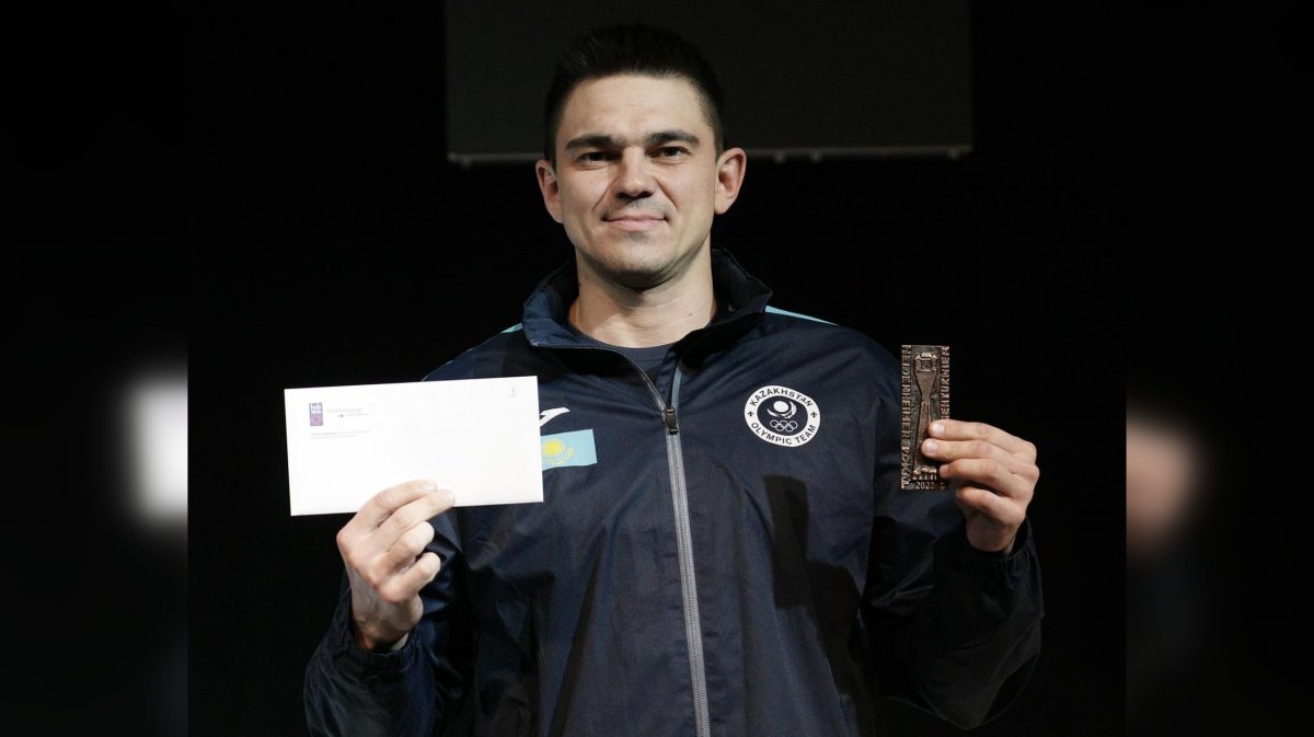 Казахстанский фехтовальщик обошел олимпийских чемпионов на Кубке мира