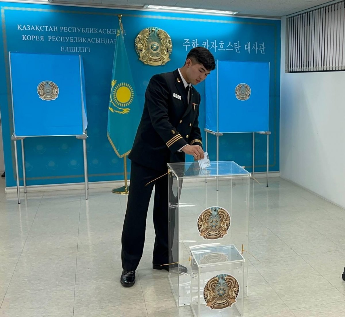 Выборы в Мажилис и маслихаты: первыми проголосовали казахстанцы в Корее и Японии