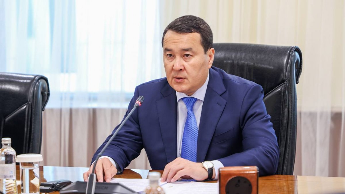 Алихан Смаилов прилетел в Сочи