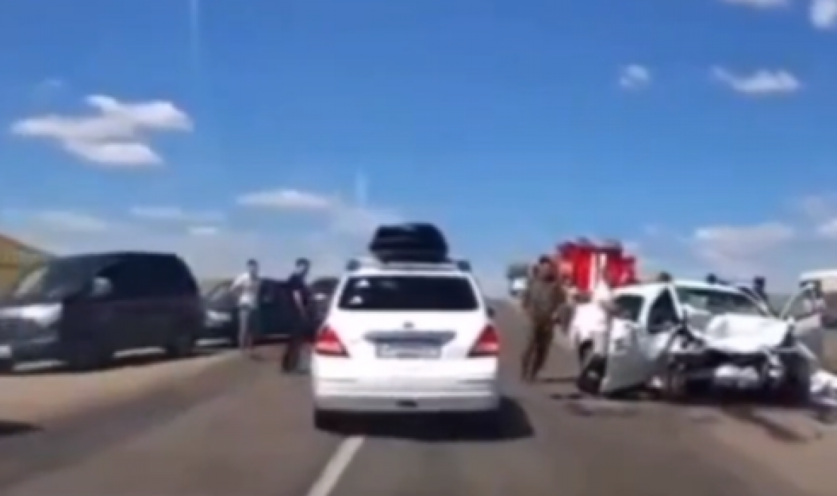 Более десяти человек пострадали в ДТП в Карагандинской области
