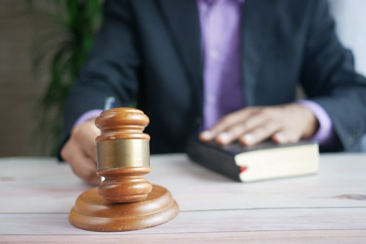 Дело о нападении на аэропорт Алматы: адвокаты осужденных сорвали процесс