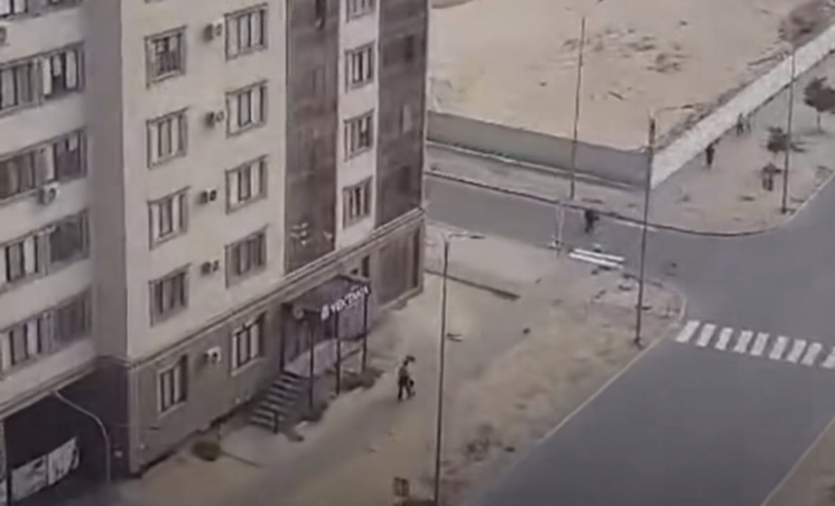 "Пьяную" пешеходную дорожку проложили на одной из улиц Актау (ВИДЕО)