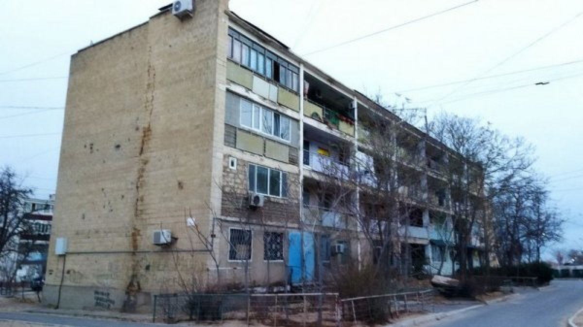 Дом рушится от трещин и плесени: что ответили актаусцам в акимате