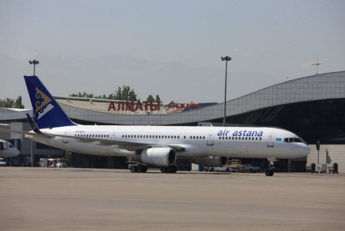Вывели в холод, грубили: на задержку рейса Air Astana пожаловались казахстанцы
