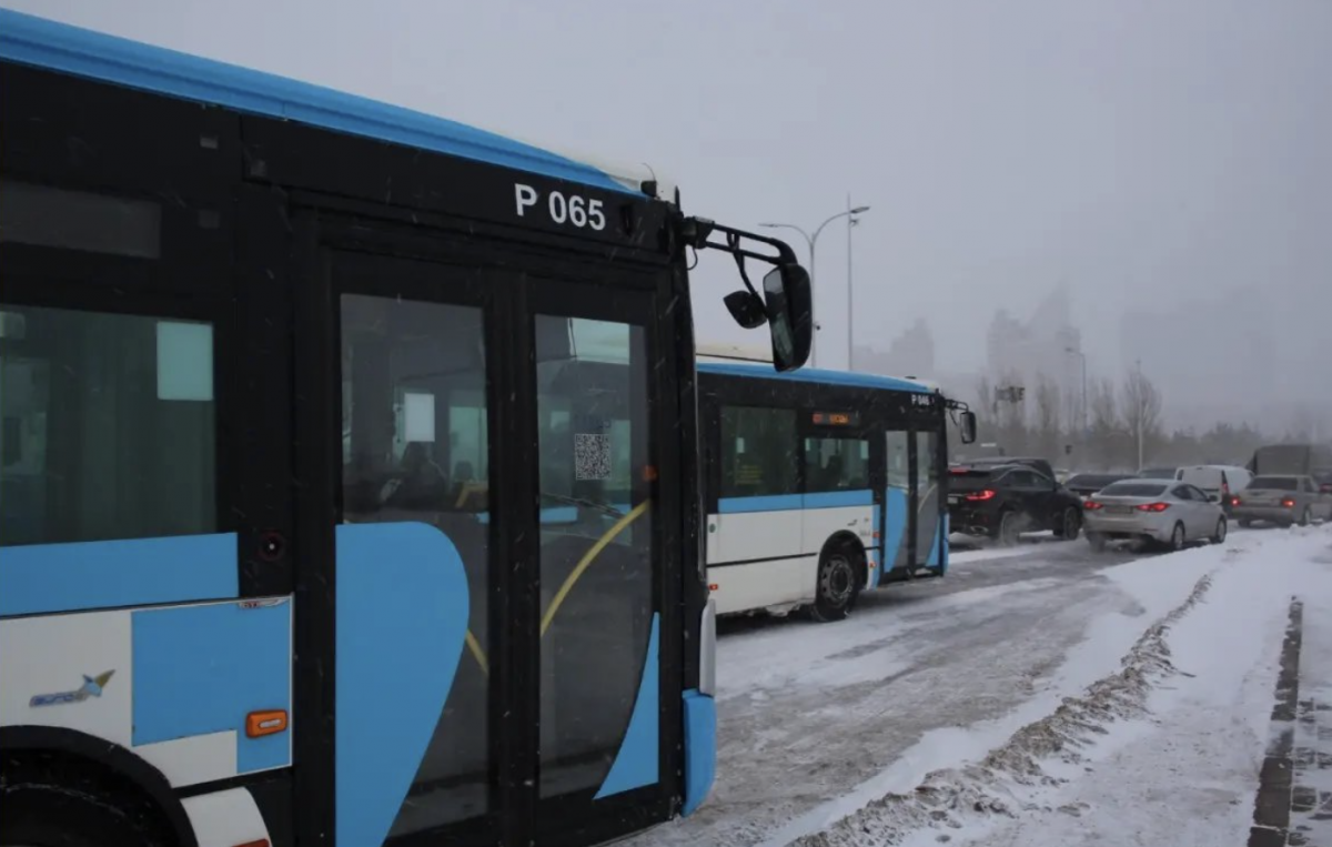 В Астане приостановлено движение пригородных автобусов