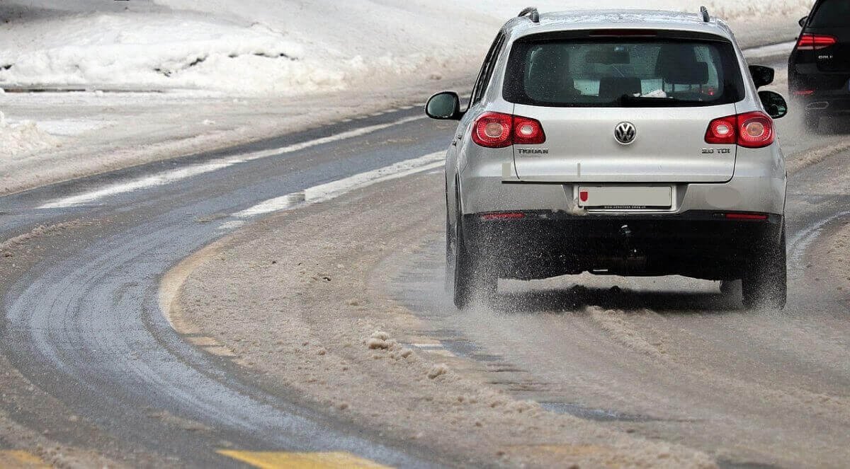 Движение транспорта ограничили на 17 дорогах в шести областях Казахстана