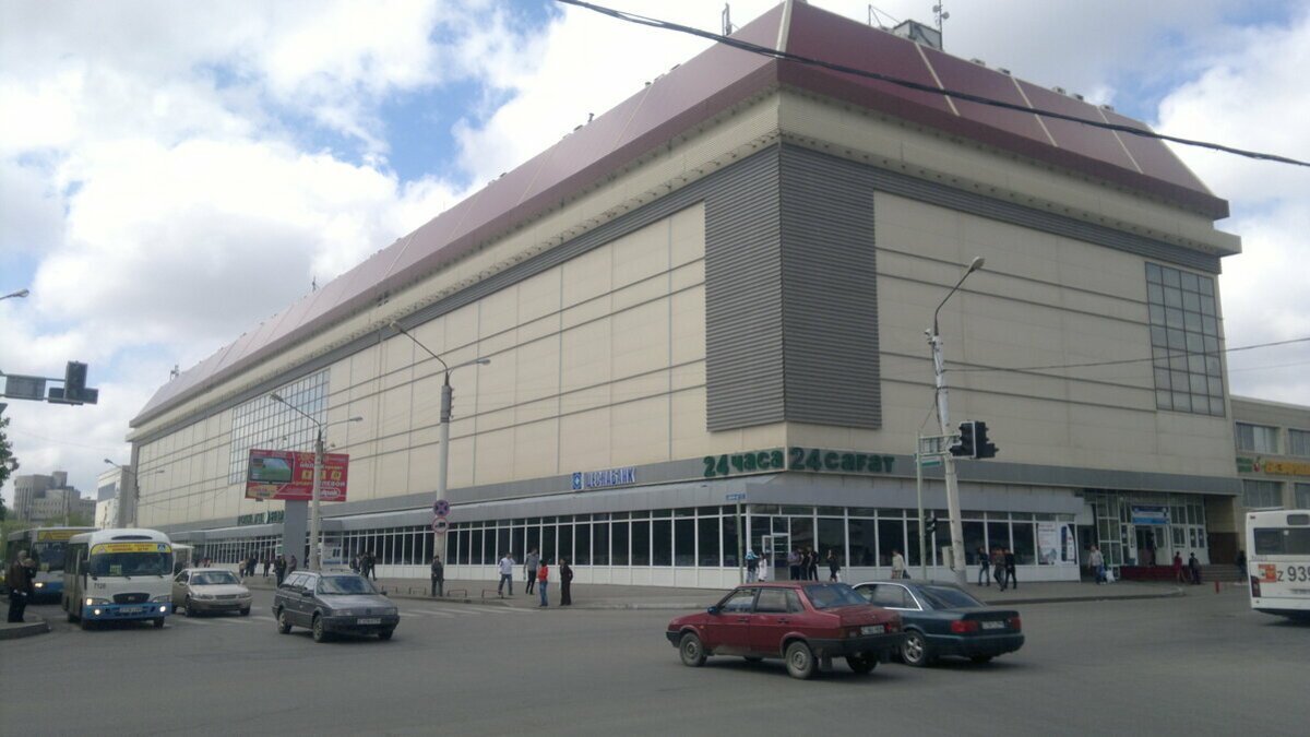 Казахстанцев возмутили туалеты на столичном базаре (ВИДЕО)