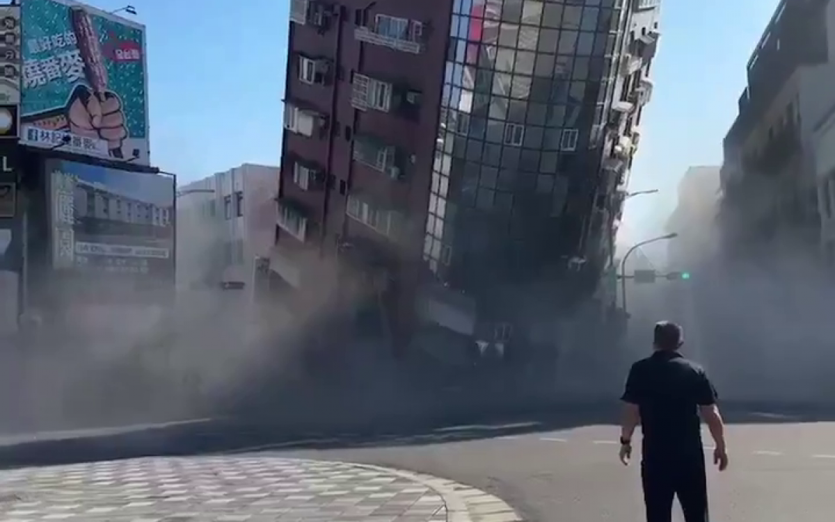 Разрушительное землетрясение произошло близ Тайваня (ВИДЕО)