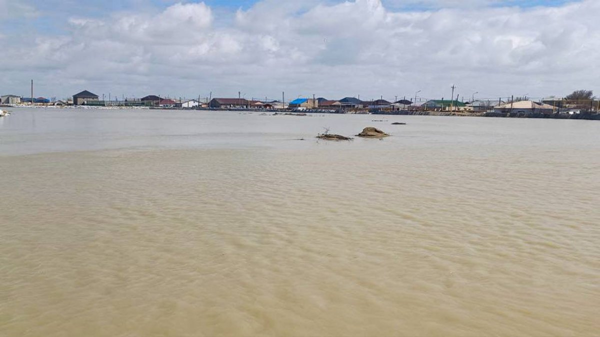 Уровень воды в реке Жем, затопившей Кульсары, идет на спад