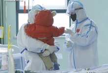 Заразившегося коронавирусом годовалового малыша выписали из больницы в Китае