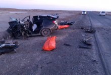 Пять человек погибли при лобовом столкновении в Атырауской области