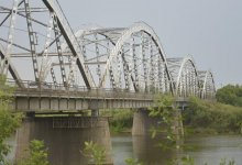 Водитель грузовика врезался в мост и повредил его балку в Петропавловске