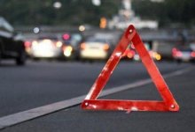 В Алматы произошло массовое ДТП: Mercedes протаранил припаркованные авто