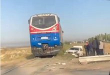 Mercedes столкнулся с поездом в Шымкенте