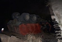 Груженный "КамАЗ" упал в Большой Алматинский канал