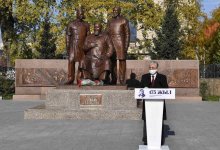 Токаев открыл памятник Абаю в ВКО и напомнил казахстанцам о «пяти врагах»