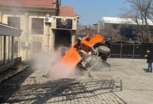В Алматы КамАЗ провалился под землю