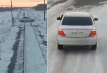 В Павлодарской области поезд экстренно затормозил из-за иномарки на путях