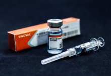 ВОЗ одобрила экстренное применение еще одной вакцины от коронавируса