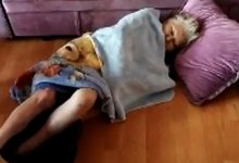 В Актау волонтеры требуют наказать родных пенсионерки, которую оставили умирать в нечеловеческих условиях