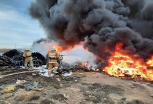 В Актау загорелась свалка старых шин