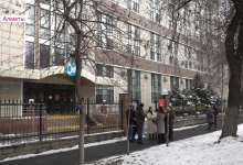 Нереально выучить 700 страниц - выпускники алматинского вуза рискуют остаться без дипломов