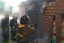 Дети чуть не погибли в охваченном огнем доме в Щучинске