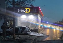 Lexus на скорости врезался в пиццерию в Костанае