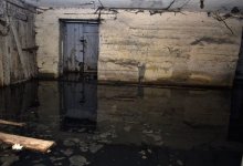 Два месяца подвал пятиэтажки топит фекалиями в Семее