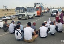 Безработные протестующие перекрыли дорогу в Мангистауской области