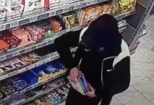 Шоколадный вор объявился в Уральске (ВИДЕО)