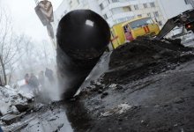 "Гейзер" посреди улицы оставил без воды несколько домов в Павлодаре (ВИДЕО)