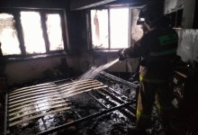 15 жителей многоэтажки эвакуировали из-за пожара в Усть-Каменогорске