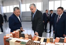 Токаев посетил завод по производству пестицидов "Астана-Нан Chemicals"