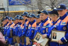 С честью и достоинством: Юрий Ильин наградил спасателей, вернувшихся из Турции