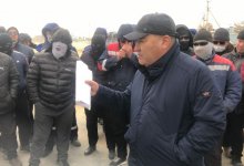 Перекрывшим дорогу в Жетыбае сельчанам предложили работу за 450 тысяч тенге