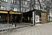 Очередное незаконное летнее кафе сносят в Алматы