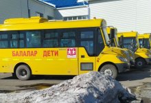 Новые школьные автобусы простаивают в районах Костанайской области
