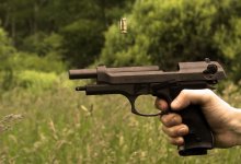 Бывшего политика и его брата застрелили в прямом эфире в Индии