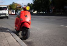 Подросток на скутере не пропустил автомобиль и попал в реанимацию в Актобе