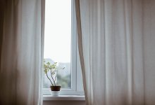 Трехлетний ребенок выпал из окна четвертого этажа в Семее