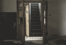 Надпись на стене в подъезде напугала жителей Атырау