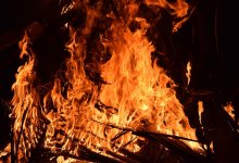 Мужчина спасался от пожара на балконе в Рудном