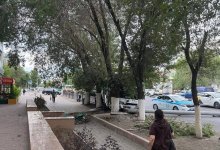 Автобус "АрселорМиттал Темиртау" врезался в столб в Караганде