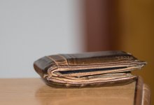 Не хватает до конца месяца: на низкую зарплату пожаловались ветврачи в Шымкенте