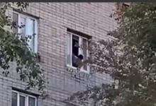 Мужчина грозился выбросить из окна младенца в Петропавловске (ВИДЕО)