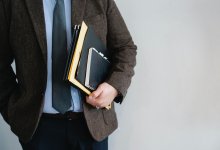 Казахстанцы стали реже пользоваться услугами адвокатов и нотариусов