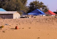 Песком засыпает одно из сел в Актюбинской области