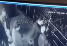 Девушку оттаскала за волосы и сломала нос незнакомка в Алматы