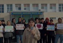 Уволенного учителя в Актау не восстановили: школьники обратились к президенту